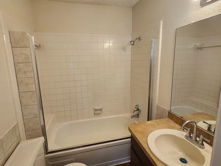 2423 Springmont Ct #2425 — Photo 5