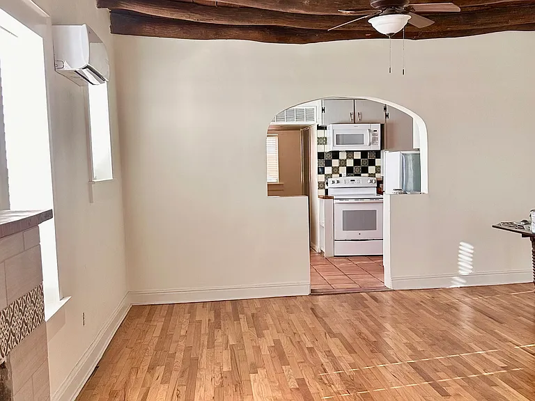 129 W Fleming Ave #A — Photo 1