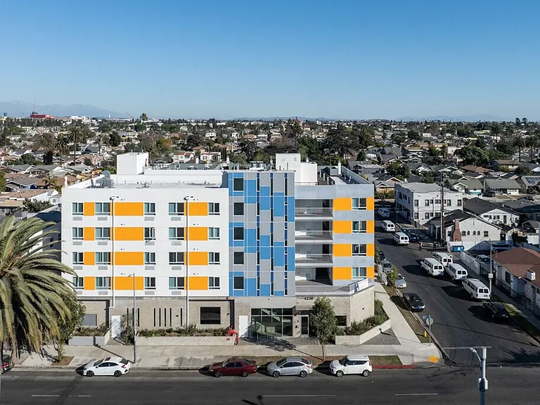 4238 S. Western Ave. — Photo 15