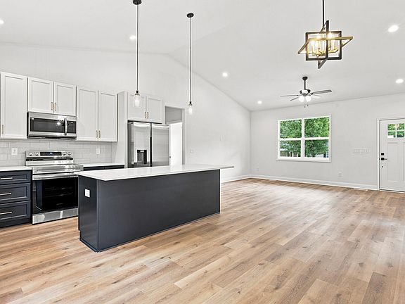 3rd image of 429 Tate Ave