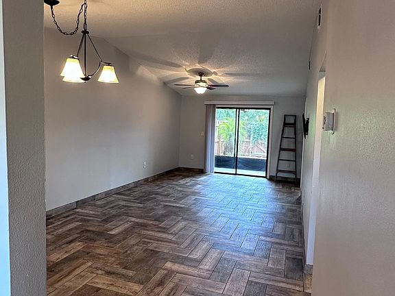4th image of 109 Edgewood Ct #109