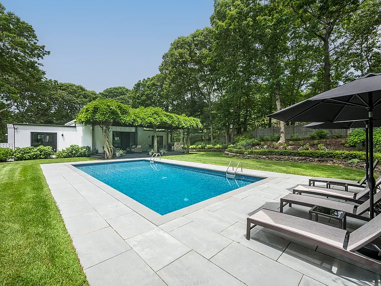 54 Johnson Ave — Photo 3