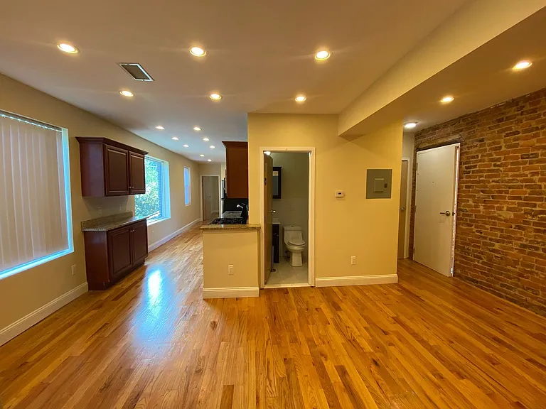 555 Winchester Ave — Photo 15