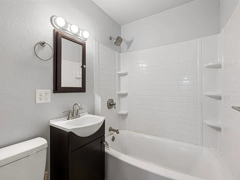 4012 S Hudson Ave — Photo 16