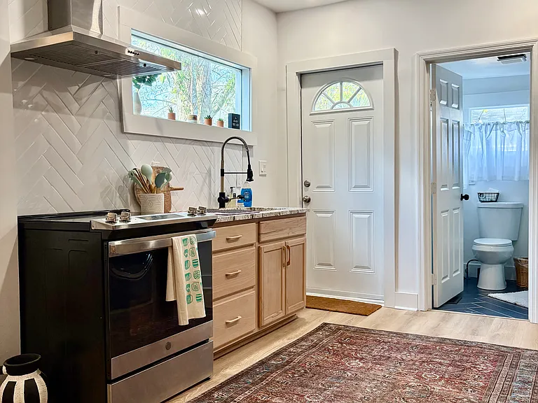 528 E Gordon Ln — Photo 6