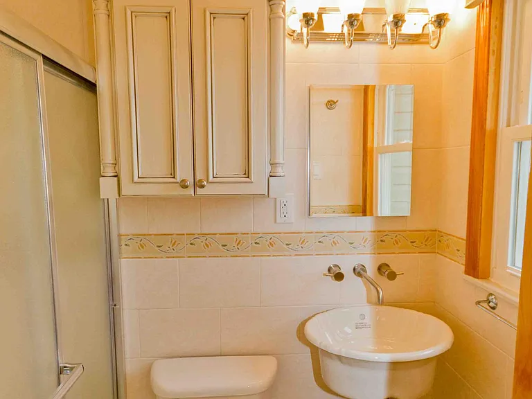 48 Rochester Ave #UPSTAIRS — Photo 21