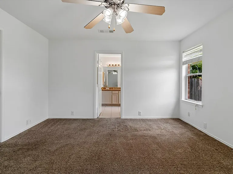 3300 Creekwood Dr — Photo 20