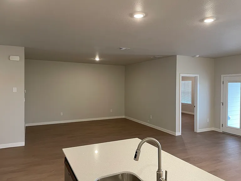 1405 Irigoyen St — Photo 10