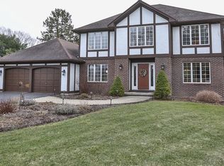 17 Woolston Rd, Pittsford, NY 14534