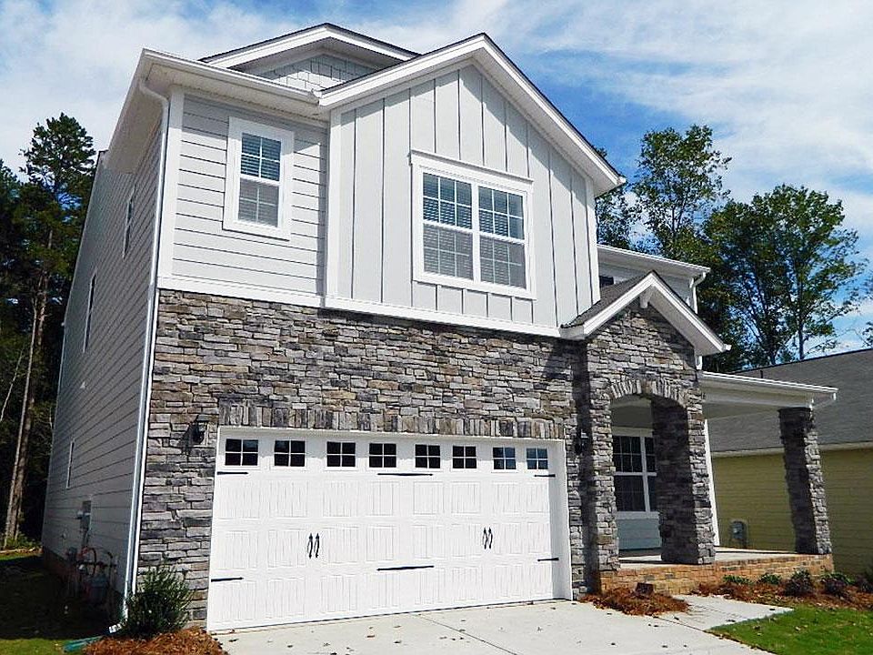 Located on 0040 in Sutton Mill - Park Collection in FORT MILL, SC