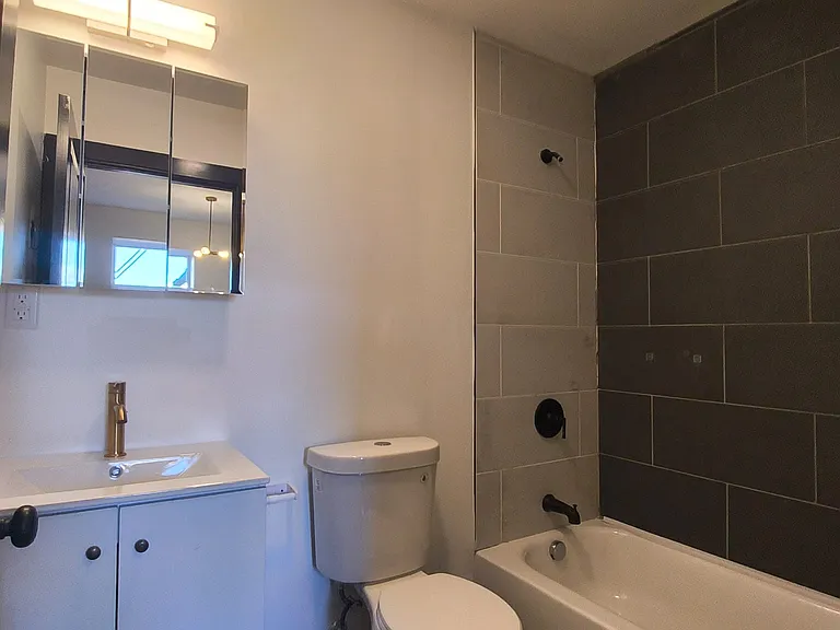 11 Thomas St #6C — Photo 5