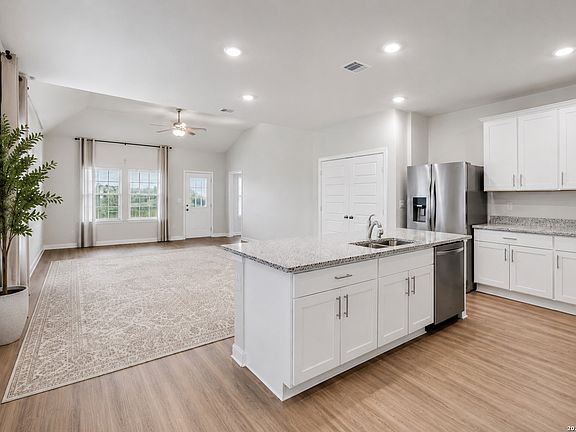 5th image of 827 Laurel Run