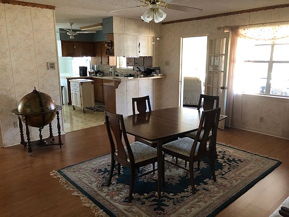 4th image of 1221 Hillcrest Dr