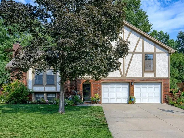 1707 Bluebell Ave, Liberty, MO 64068