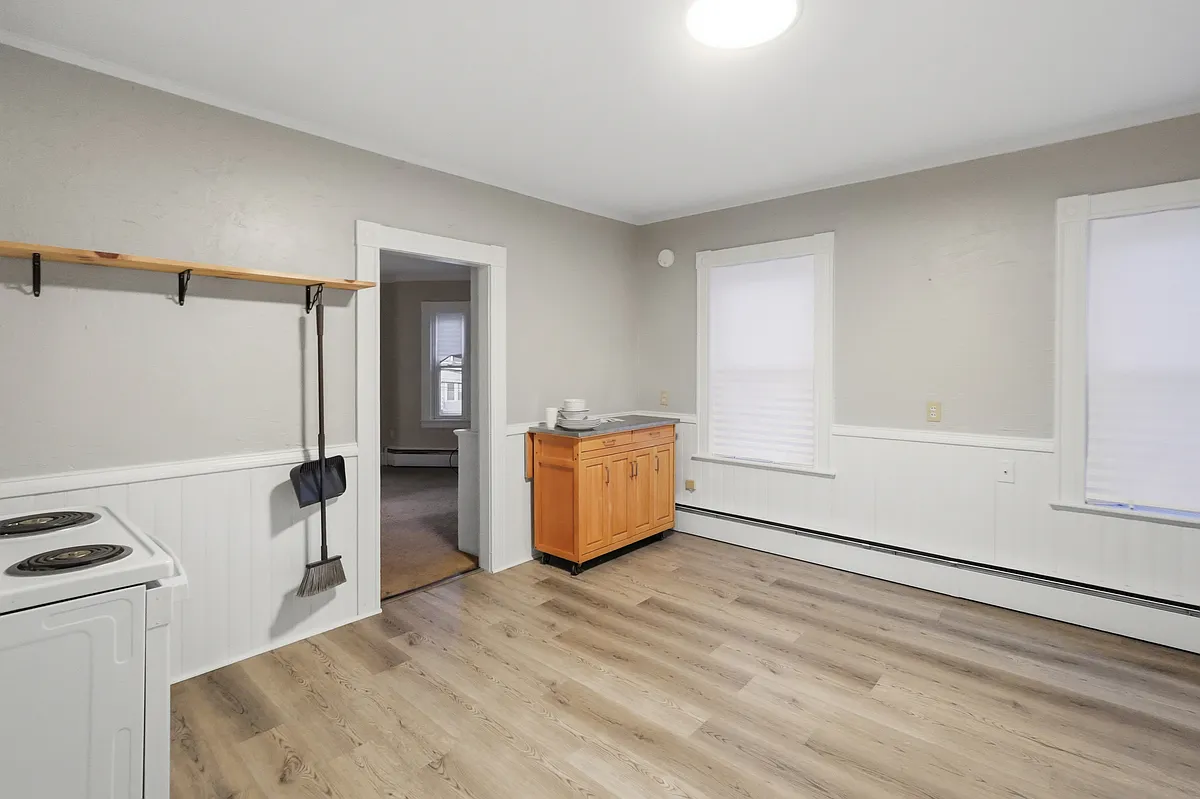 Building Photo - 92-94 Woodstock Ave #2