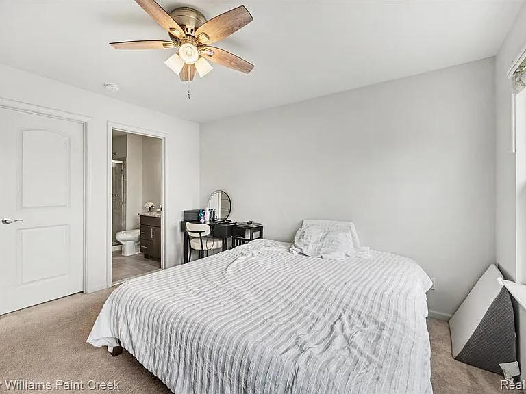 4923 Treeside Ln — Photo 11