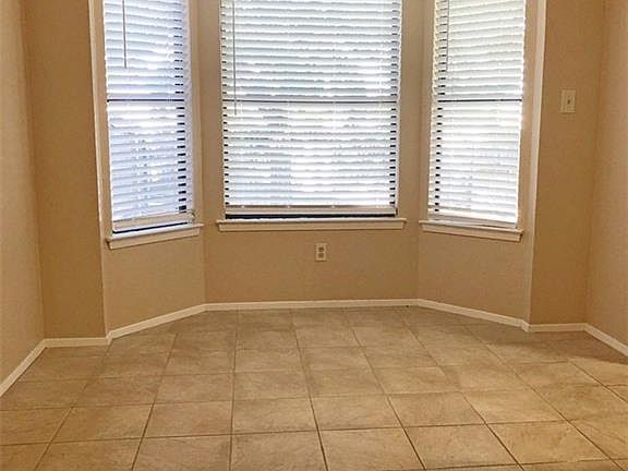 5th image of 6472 N Park Dr