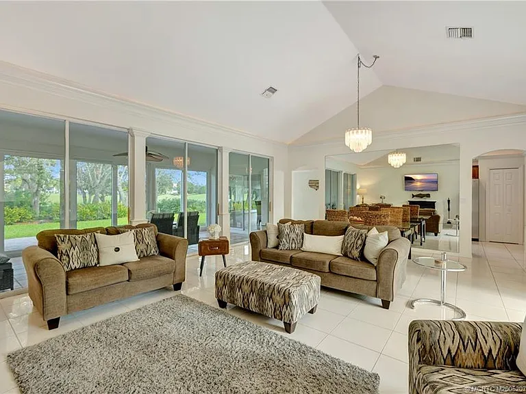 2018 NW Laurel Oak Ln — Photo 4