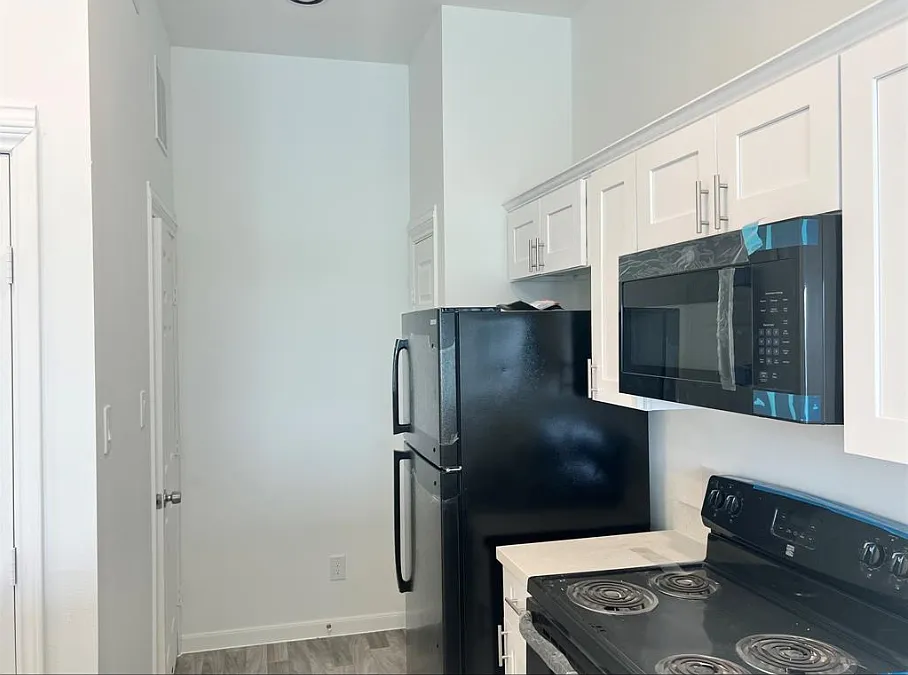 Studio, 395 sqft, $849 — Photo 4