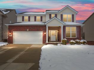 27363 Victoria Rd, Novi, MI 48374