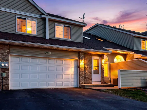 1102 Black Oak Dr, New Brighton, MN 55112