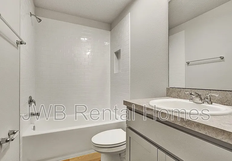567 55th St E — Photo 8