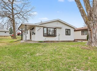 305 E 2nd St, Pella, IA 50219
