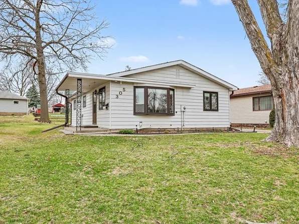 305 E 2nd St, Pella, IA 50219