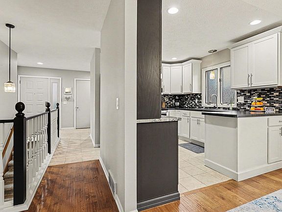 5th image of 6615 Bella Vista Dr NE