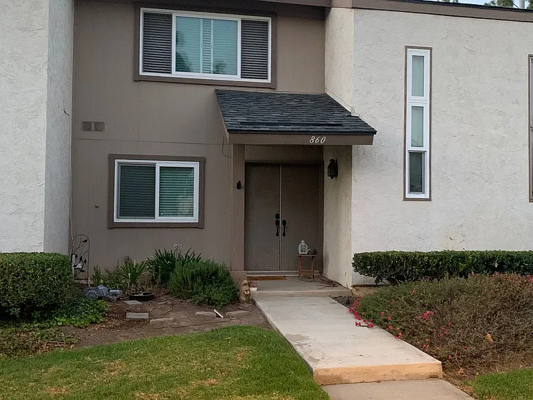 860 Hartford Ln — Photo 1