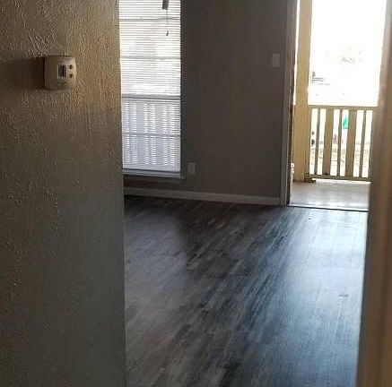 5th image of 1102 Ronstan Dr