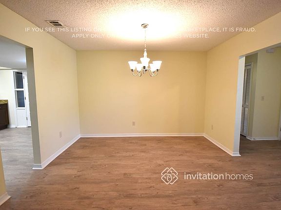 5th image of 322 W Hornbeam Dr