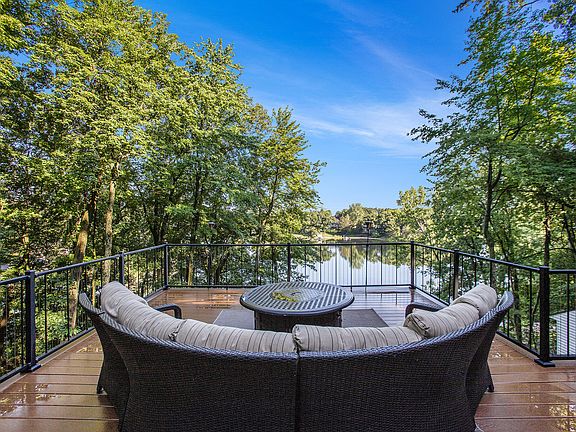 5th image of 2645 Lake Edge Ln NE