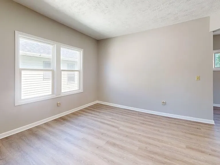 877 Rudyard Rd — Photo 7