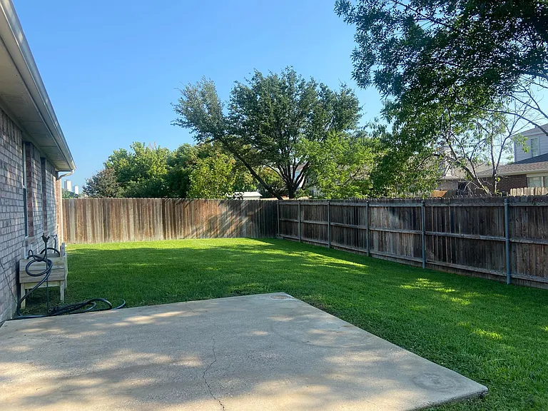 302 Crabapple Dr — Photo 23