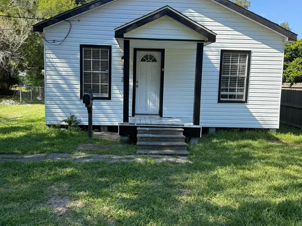2124 Avenue G, Nederland, TX 77627