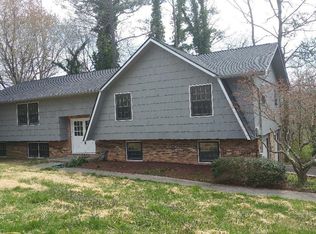 104 Greenbriar Ln, Oak Ridge, TN 37830