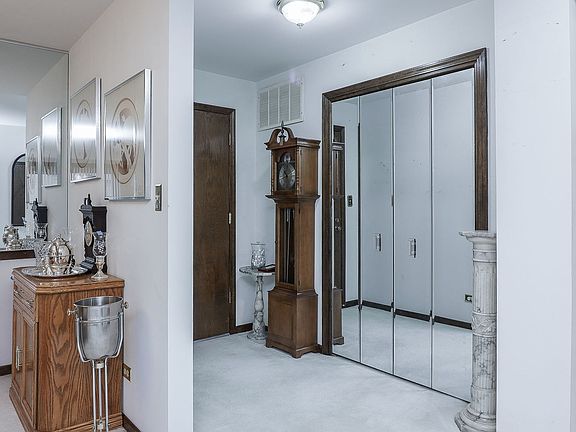2nd image of 601 Lake Hinsdale Dr APT 401
