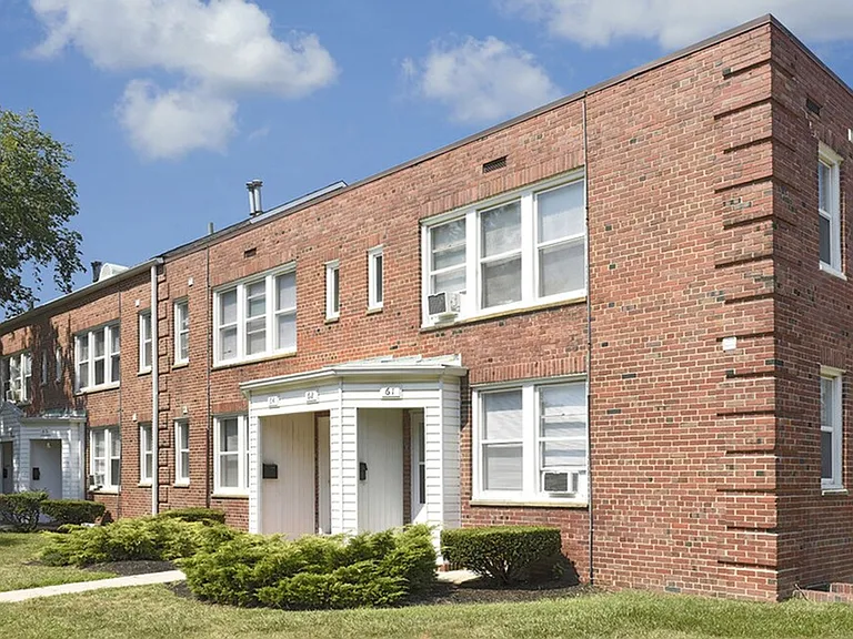Oaklee Village Apartments — Photo 20