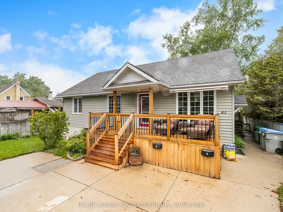 43 Raglan St E #2