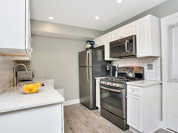 5th image of 240 Sunnyridge Ave APT 77