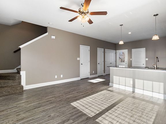 5th image of 909 Charlotte St #8