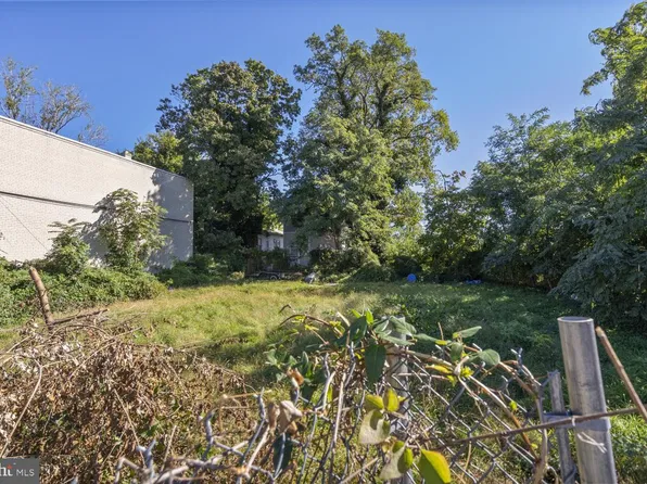 5905 N 10th St, Philadelphia, PA 19141