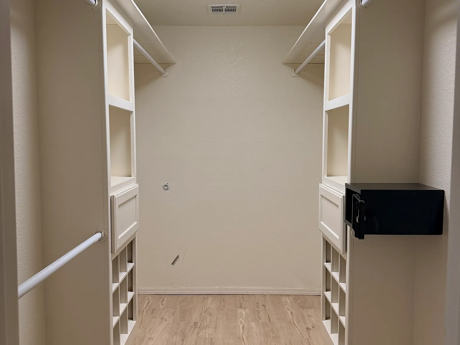 5 bed, 2985 sqft, $4,200 — Photo 4