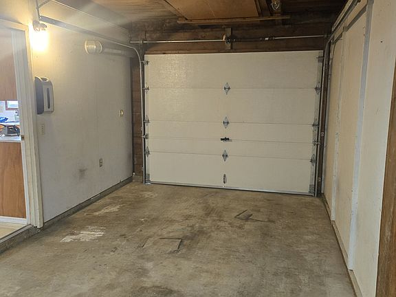 5th image of 607 N 7th St APT 4