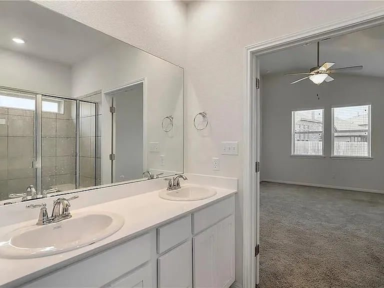541 Palmilla St — Photo 16