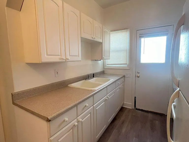474 S Livermore Ave — Photo 5