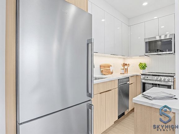 2nd image of 1215 Putnam Ave #2C