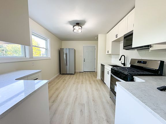 2nd image of 225 Kings Ct