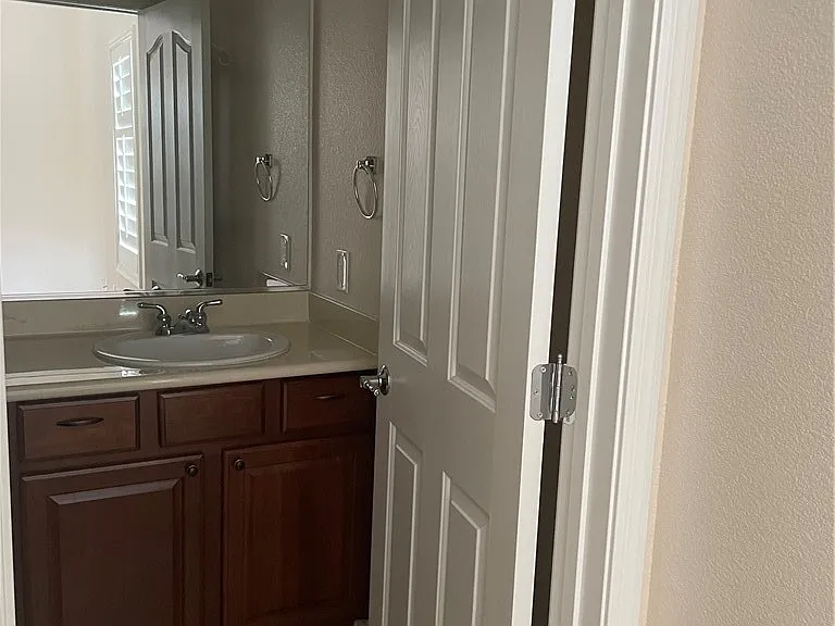 2356 Orangeburg Pl — Photo 28
